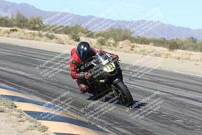 media/Dec-04-2025-Racers Edge (Thu) [[5ebc9f124d]]/3-B Group/3-Session 2 (Turn 7 Inside)/